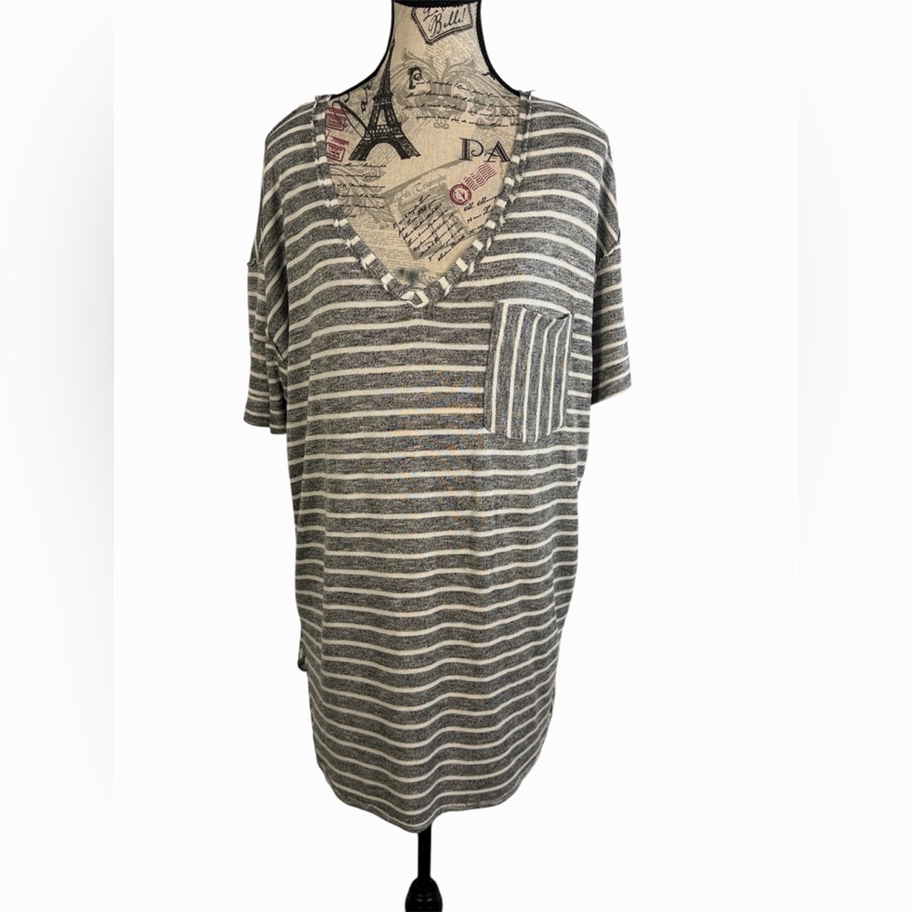 L. Love Effortless Chic Gray Striped Single Pocket V-Neck Tunic Top Size L